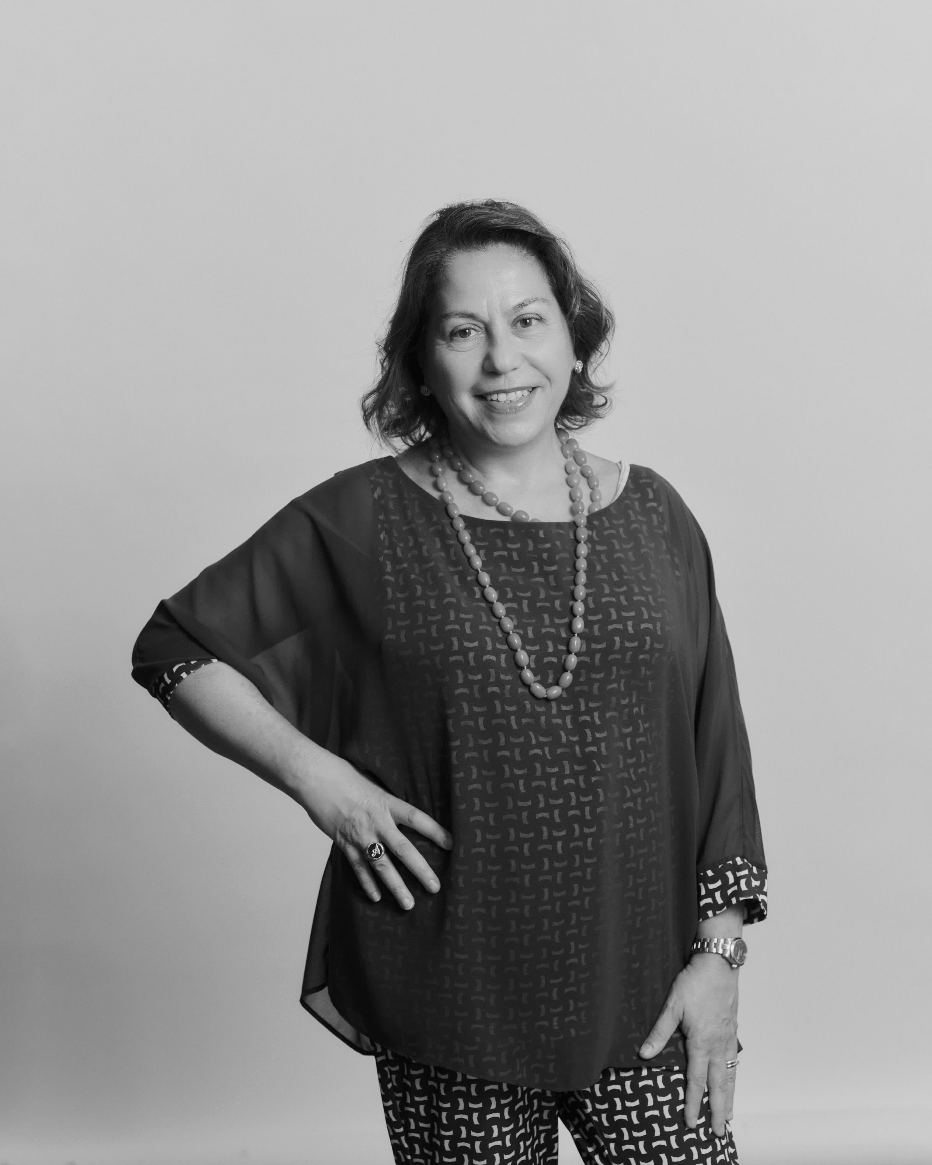 Foto professionale di Annamaria Paradiso - Avvocato e membro del team di Circle Legal Group specializzato in consulenza legale