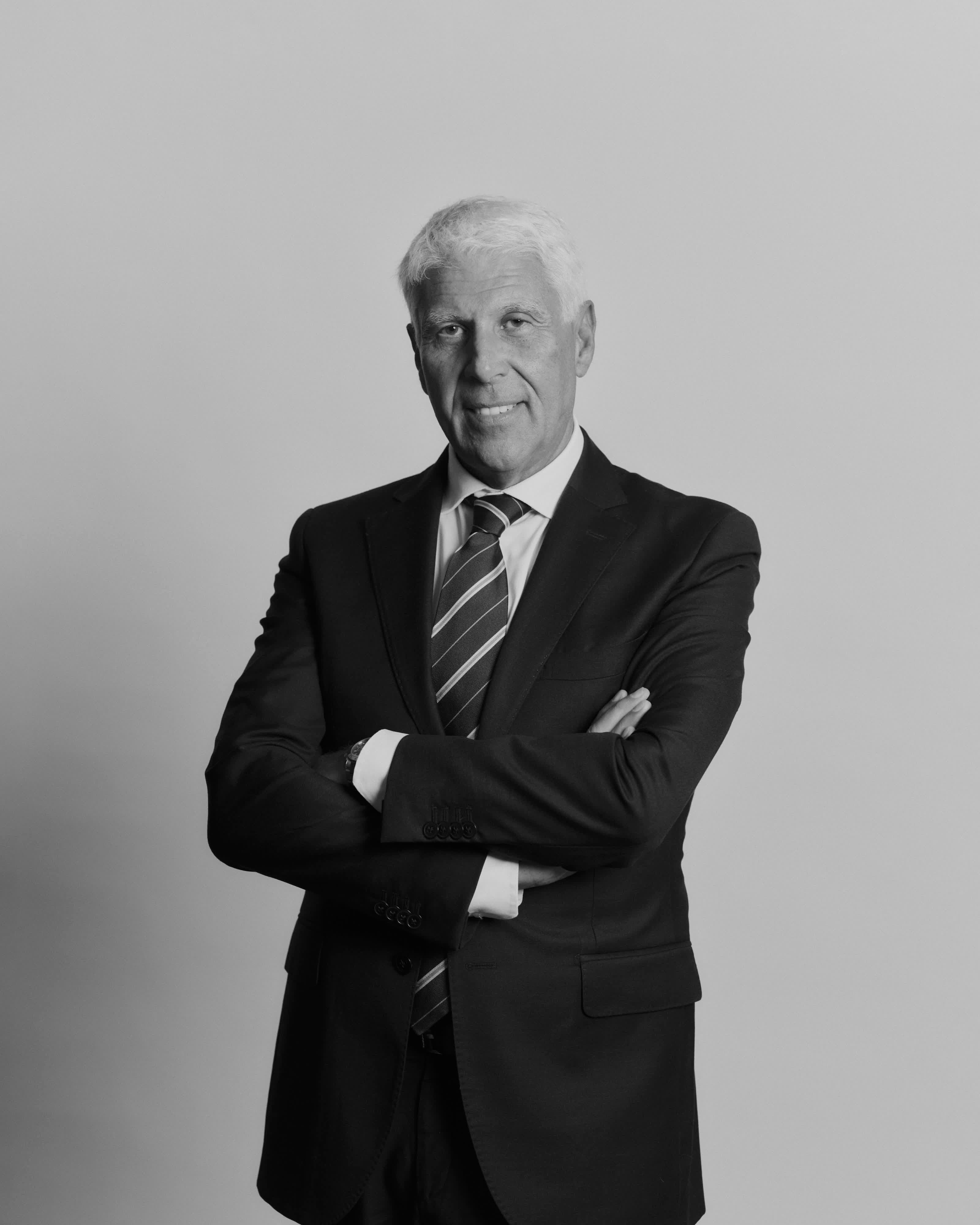 Foto professionale di Bruno Brucoli - Avvocato e membro del team di Circle Legal Group specializzato in consulenza legale