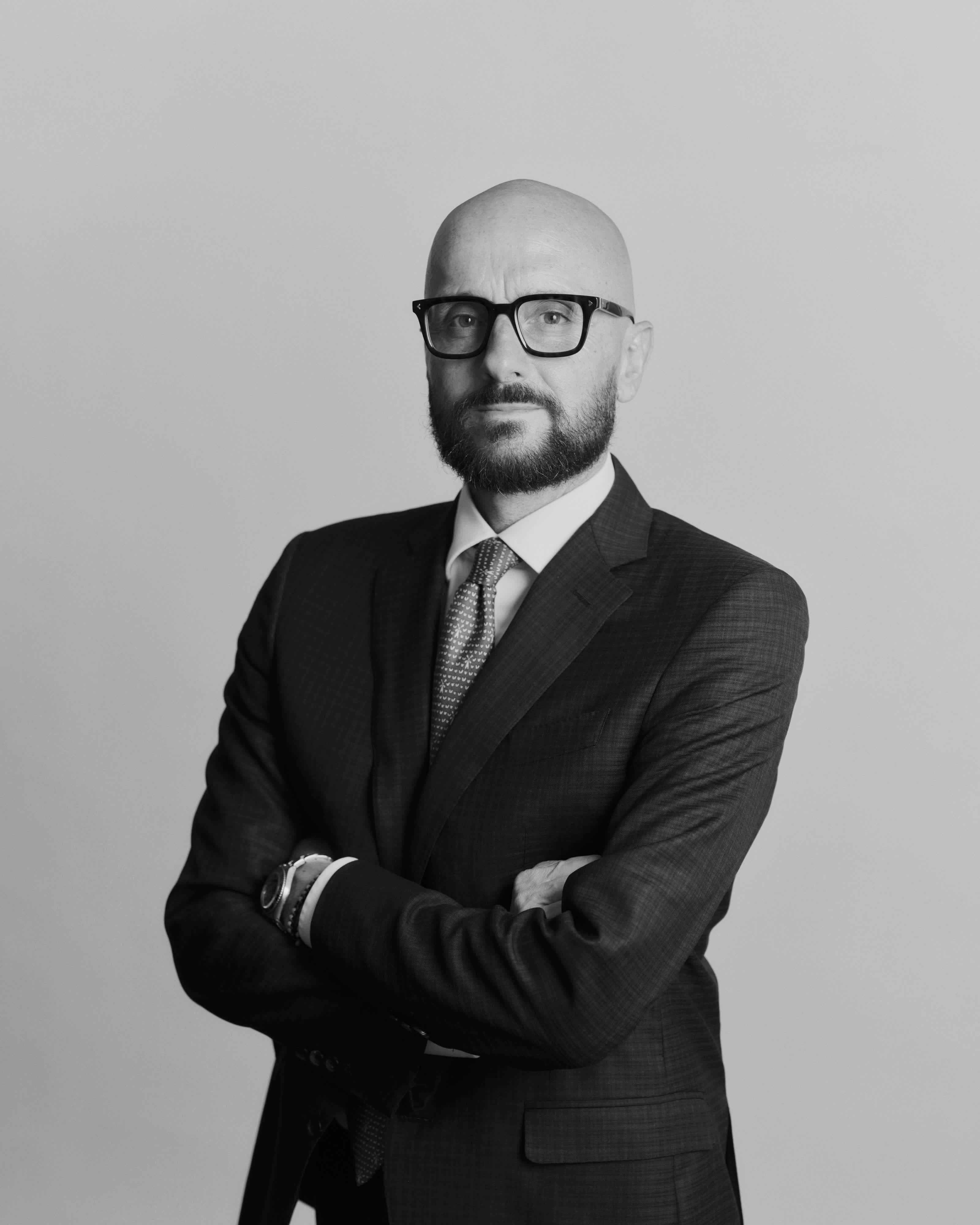 Foto professionale di Francesco Bugada - Lawyer e membro del team di Circle Legal Group specializzato in consulenza legale